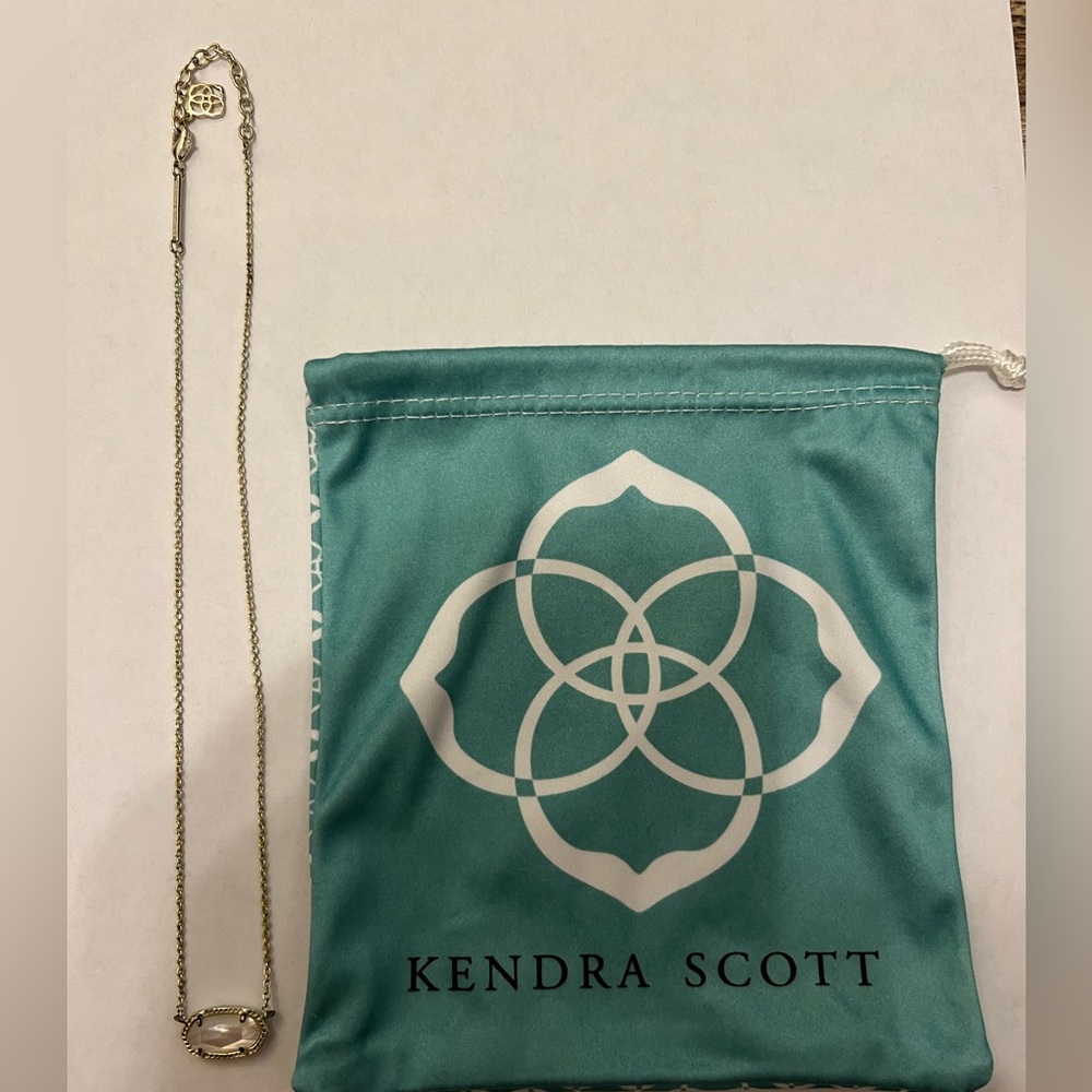 Kendra Scott Gold Elisa Necklace in Ivory Mother of Pearl